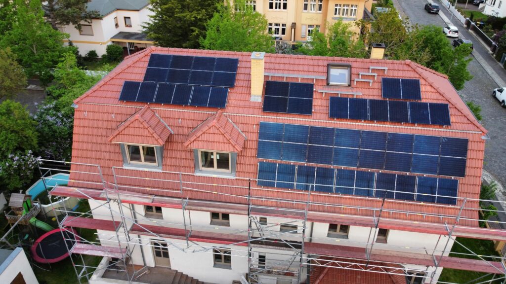 Große PV-Anlage auf dem Dach Leipzig 2