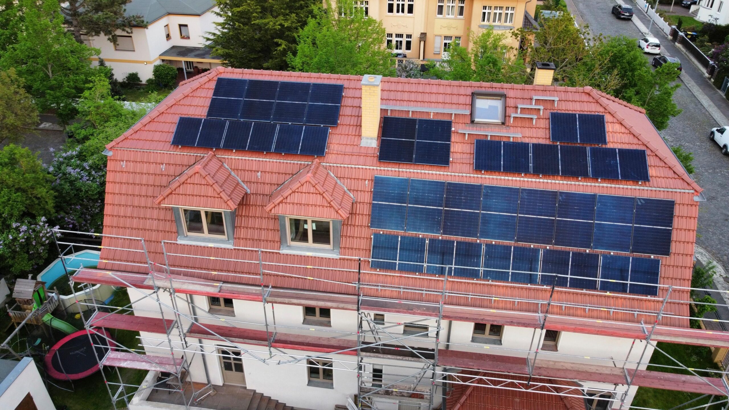 Große PV-Anlage auf dem Dach Leipzig 2